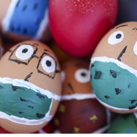Πασχαλινά αυγά με μάσκα