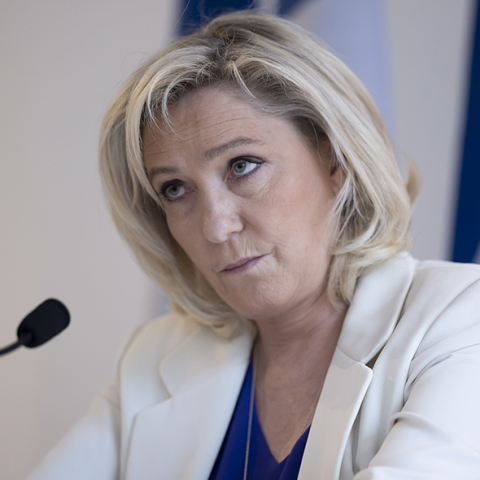 Αντιδράσεις στη Γαλλία με την επιστολή στρατιωτικών υπέρ της Λεπέν