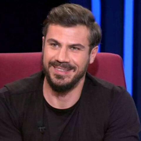 Άκης Πετρετζίκης