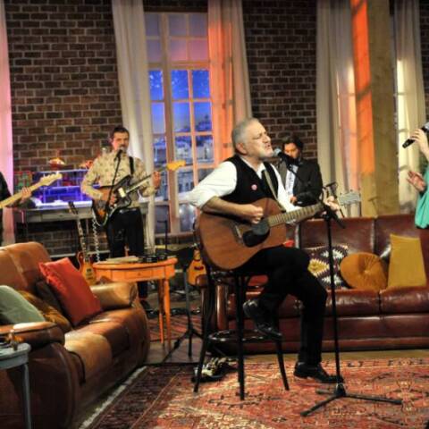 Φωτογραφία από την εκπομπή «Μουσικό Κουτί» με τον Νίκο Πορτοκάλογλου και τη Ρένα Μόρφη στην ΕΡΤ