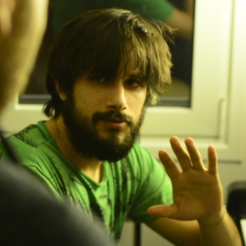 Στιγμιότυπο από το τρέιλερ του ραδιοφωνικού έργου «Τη χρονιά του Υδροχόου»