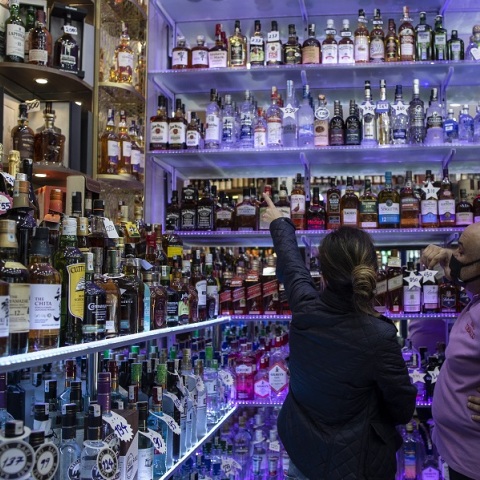 Πώληση αλκοόλ σε κατάστημα στην Τουρκία