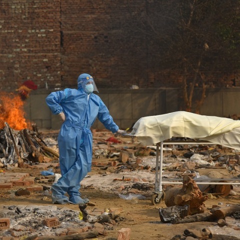 Ινδία - Σκληρές εικόνες - Θύματα του κορωνοϊού