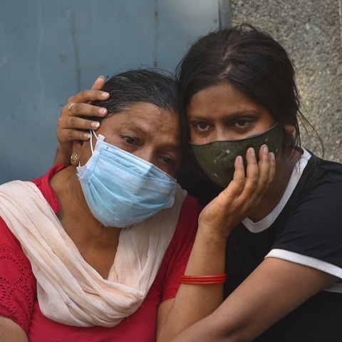 Ινδία - κορωνοϊός: Γυναίκες με μάσκα 