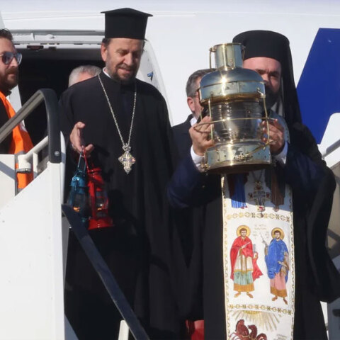 Το Άγιο Φως στην Αθήνα - Η άφιξη του (ΦΩΤΟ ΑΡΧΕΙΟΥ)