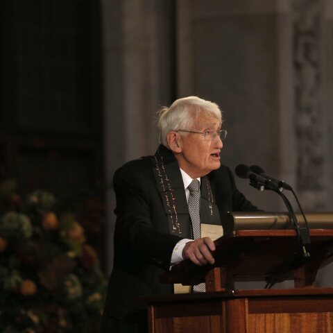 Ο διάσημος Γερμανός φιλόσοφος Γιούργκεν Χάμπερμας απέρριψε βραβείο και υψηλή χρηματική αμοιβή από ίδρυμα στα Ηνωμένα Αραβικά Εμιράτα. 