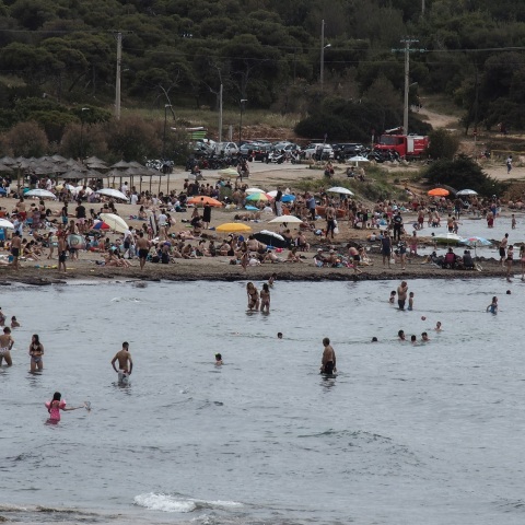 Καιρός: Τις παραλίες επέλεξαν αρκετοί σήμερα, Δευτέρα του Πάσχα, καθώς ο υδράργυρος χτύπησε «κόκκινο», ξεπερνώντας κατά τόπους ακόμα και τους 30 βαθμούς Κελσίου