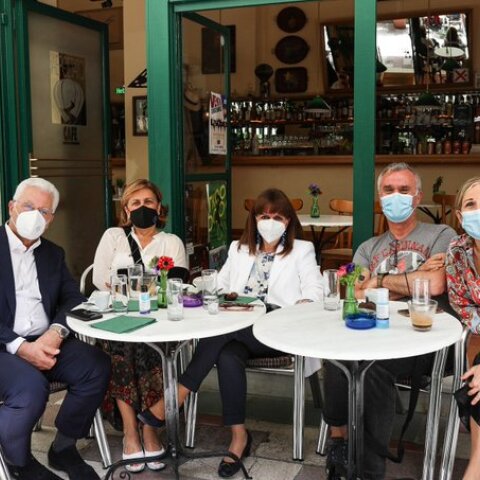 Κατερίνα Σακελλαροπούλου: Μήνυμα αισιοδοξίας για την επαναλειτουργία της εστίασης στέλνει με ανάρτησή της στο Twitter η πρόεδρος της Δημοκρατίας