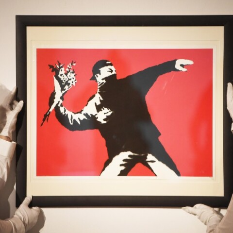 Το έργο του Banksy «Love is in the Air»