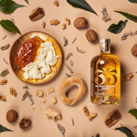 35Ν, η premium τσικουδιά που έφτιαξαν 3 φίλοι στο Ρέθυμνο