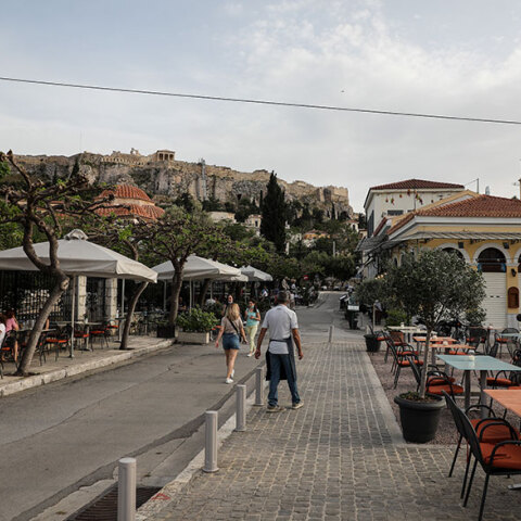 Αττική: Ανοικτά καφέ και εστιατόρια στην Πλάκα - Ο ΕΟΔΥ ανακοίνωσε την Πέμπτη 6 Μαΐου 2021 τα νέα κρούσματα κορωνοϊού