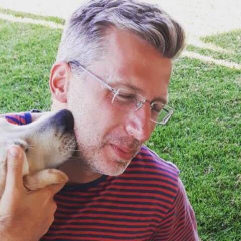 Ο Άκης Σκέρτσος με τον σκύλο του