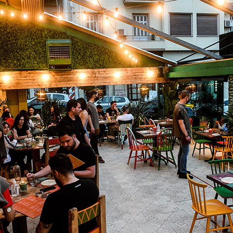 ΑΝΟΙΧΤΑ ΤΑ ΜΠΑΡ ΚΑΙ ΤΑ ΕΣΤΙΑΤΟΡΙΑ ΜΕΤΑ ΤΟ ΕΞΑΜΗΝΙΟ ΛΟΚΝΤΑΟΥΝ ΛΟΓΩ COVID19