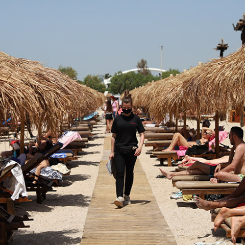 ΕΙΚΟΝΕΣ ΑΠΟ ΤΙΣ ΟΡΓΑΝΩΜΕΝΕΣ ΠΑΡΑΛΙΕΣ ΤΗΝ ΠΡΩΤΗ ΜΕΡΑ ΤΗΣ ΕΠΑΝΑΛΕΙΤΟΥΡΓΙΑΣ ΤΟΥΣ ΜΕΤΑ ΤΟ ΕΞΑΜΗΝΟ ΛΟΚΝΤΑΟΥΝ