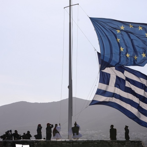 Έπαρση της ελληνικής σημαίας στην Ακρόπολη αφιερωμένη στην Ημέρα της Ευρώπης 
