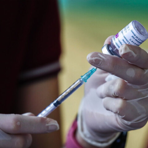 Εμβολιασμός με εμβόλιο AstraZeneca για τον κορωνοϊό