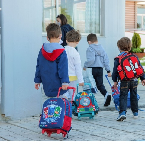 Σχολεία: Οι μικροί μαθητές μπαίνουν στις τάξεις τους 
