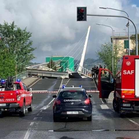 Κατέρρευσε κινητή γέφυρα στην πόλη La Spezia στην Ιταλία