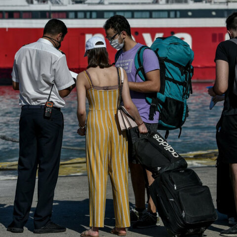 Μετακίνηση - Ταξίδι σε νησιά: Μόνο με πιστοποιητικό εμβολιασμού, self test ή μοριακό τεστ 72 ώρες πριν μόλις ανοίξουν οι διαπεριφερειακές μετακινήσεις