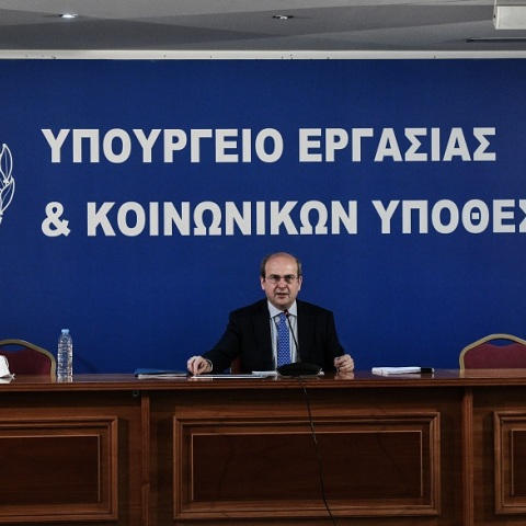 Παρουσίαση από τον υπουργό Εργασίας και Κοινωνικών Υποθέσεων, Κωστή Χατζηδάκη, του νομοσχεδίου για την Προστασία της Εργασίας