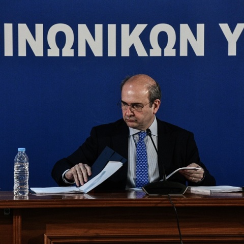 Παρουσίαση από τον υπουργό Εργασίας και Κοινωνικών Υποθέσεων, Κωστή Χατζηδάκη, του νομοσχεδίου για την Προστασία της Εργασίας