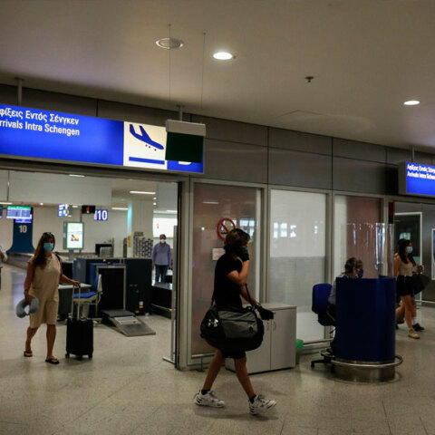 Αεροδρόμιο «Ελευθέριος Βενιζέλος»: Αφίξεις τουριστών (ΦΩΤΟ ΑΡΧΕΙΟΥ) - Ξεκίνησαν στην ΕΕ οι δοκιμές για το «πράσινο» πιστοποιητικό εμβολιασμού