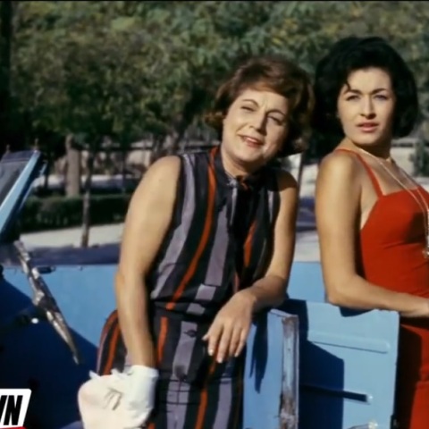 Η Ρένα Βλαχοπούλου και η Μάρθα Καραγιάννη στο βίντεο της Finos Film για το άνοιγμα των μετακινήσεων