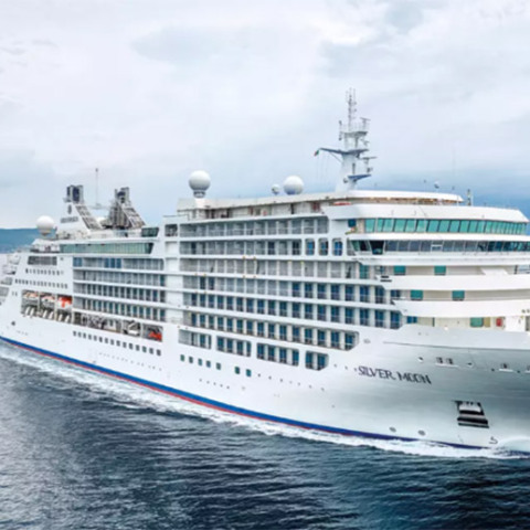 Σούδα: Το κρουαζιερόπλοιο «Silver Moon» έδεσε στο λιμάνι 