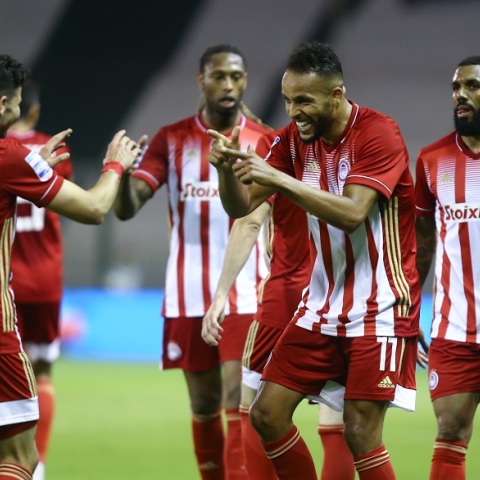 Παναθηναϊκός - Ολυμπιακός: Πανηγυρισμοί από τους παίκτες των «ερυθρολεύκων» μετά από γκολ