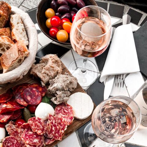 5 Ροζέ Προβηγκίας για να τα χαρείς στο αγαπημένο σου wine bar!