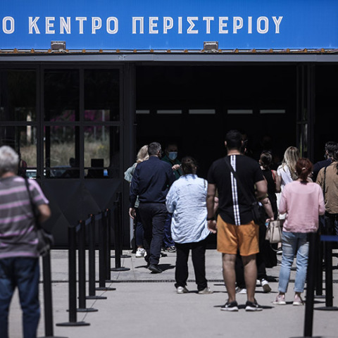 ΣΥΝΕΧΙΖΟΝΤΑΙ ΟΙ ΕΜΒΟΛΙΑΣΜΟΙ ΚΑΤΑ ΤΟΥ ΚΟΡΟΝΟΪΟΥ ΣΤΟ ΕΜΒΟΛΙΑΣΤΙΚΟ ΚΕΝΤΡΟ ΠΕΡΙΣΤΕΡΙΟΥ