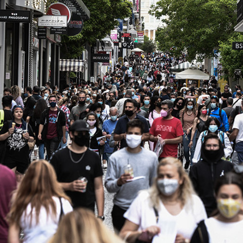 ΚΙΝΗΣΗ ΣΤΑ ΕΜΠΟΡΙΚΑ ΚΑΤΑΣΤΗΜΑΤΑ ΤΗΣ ΟΔΟΥ ΕΡΜΟΥ 
