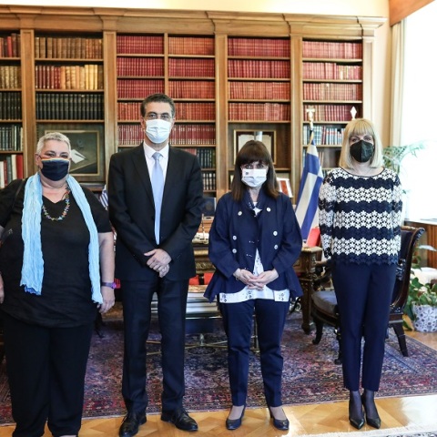 ΣΥΝΑΝΤΗΣΗ ΤΗΣ ΠτΔ ΚΑΤ. ΣΑΚΕΛΛΑΡΟΠΟΥΛΟΥ ΜΕ ΜΕΛΗ ΤΗΣ ΕΠΙΤΡΟΠΗΣ ΕΘΝΙΚΗΣ ΣΤΡΑΤΗΓΙΚΗΣ ΓΙΑ ΤΗΝ ΙΣΟΤΗΤΑ ΤΩΝ ΛΟΑΤΚΙ+ 