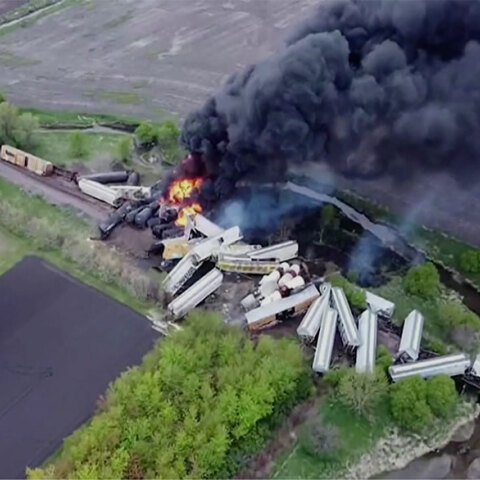 «Βομβαρδισμένο» τοπίο στην Αϊόβα των ΗΠΑ, στο σημείο όπου εκτροχιάστηκε εμπορικό τρένο