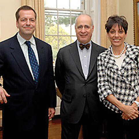 Από αριστερά: John Donatich, Θεόδωρος και Σεσίλ Μαργέλλου