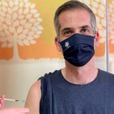 Εμβολιάστηκε ο Κώστας Μπακογιάννης