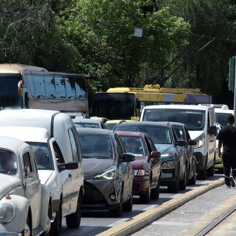 Μποτιλιάρισμα σε Αθήνα και Αττική μετά την άρση του lockdown