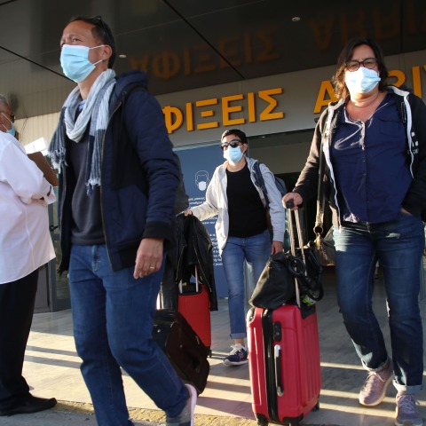 Tουρίστες στο αεροδρόμιο του Ηρακλείου