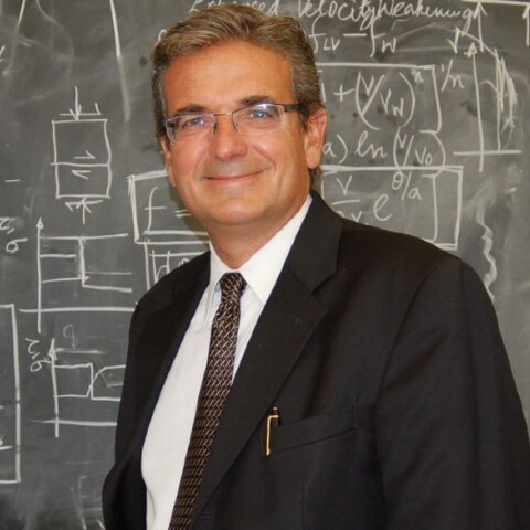 Ο Άρης Ροζάκης που τιμήθηκε με το μετάλλιο «Horace Mann»