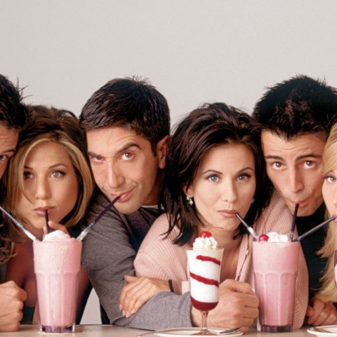 Οι έξι πρωταγωνιστές της σειράς «Τα Φιλαράκια»