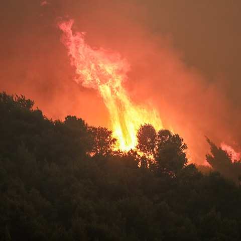  ΔΥΣΗ ΗΛΙΟΥ ΜΕ ΠΥΚΝΟ ΚΑΠΝΟ ΑΠΟ ΤΗΝ ΠΥΡΚΑΓΙΑ ΣΤΗΝ ΚΟΡΙΝΘΙΑ ΠΑΝΩ ΑΠΟ ΤΗΝ ΑΘΗΝΑ 