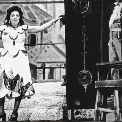 Η Γιολάντα ντι Τάσσο στην «Ισπανική ώρα» του Μωρίς Ραβέλ στο Θέατρο Ολύμπια, 1972-73. Φωτο: Aρχείο ΕΛΣ - Ηνωμένοι Φωτορεπόρτερ