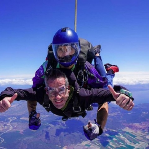 Κώστας Μπακογιάννης: Πτώση με αλεξίπτωτο