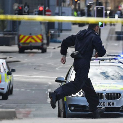 Το 2017, 22 άνθρωποι είχαν σκοτωθεί στην επίθεση καμικάζι στη συναυλία της Αριάνα Γκράντε στο Μάνστεστερ της Μεγάλης Βρετανίας