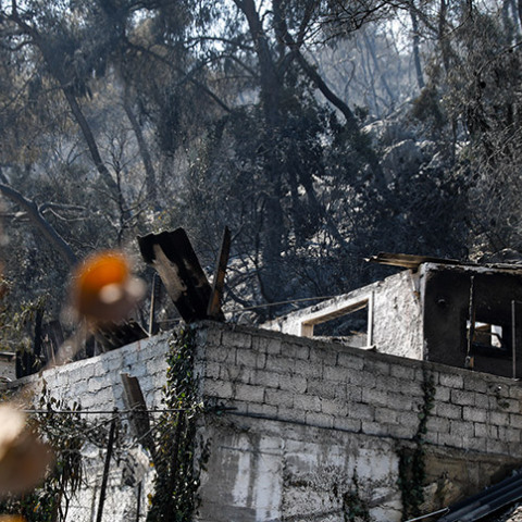 ΠΥΡΚΑΓΙΑ ΣΕ ΔΑΣΙΚΗ ΕΚΤΑΣΗ ΣΤΗΝ ΚΟΡΙΝΘΙΑ/ ΟΙΚΙΣΜΟΣ ΜΑΥΡΟΛΙΜΝΗ 