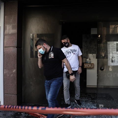 ΕΜΠΡΗΣΤΙΚΗ ΕΠΙΘΕΣΗ ΣΕ ΔΥΟ ΕΠΙΧΕΙΡΗΣΕΙΣ ΤΗΣ ΣΥΖΥΓΟΥ ΤΟΥ Ν. ΧΑΡΔΑΛΙΑ ΣΤΟΝ ΒΥΡΩΝΑ