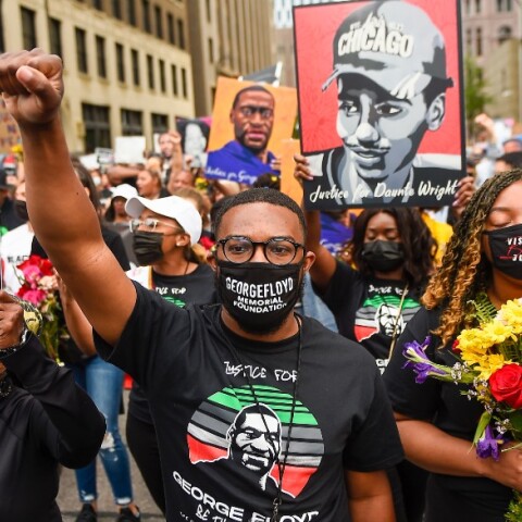 Πορεία μνήμης για τον Τζορτζ Φλόιντ ένα χρόνο μετά τον θάνατό του