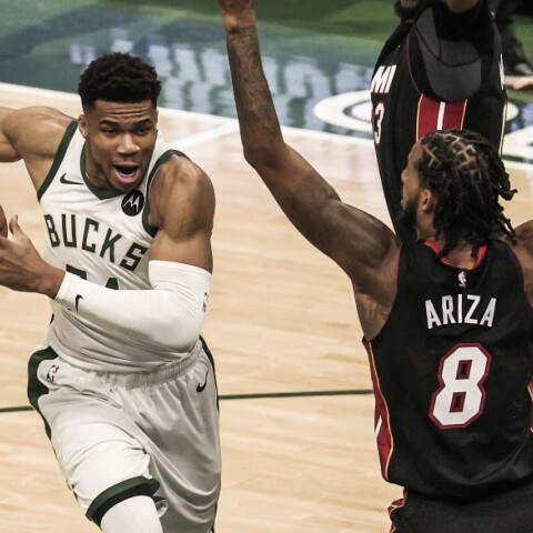 Ο Γιάννης Αντετοκούνμπο στο game 2 των playoffs μεταξύ των Μπακς και των Χιτ