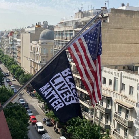 Σημαία για τη δολοφονία του Τζορτζ Φλόιντ