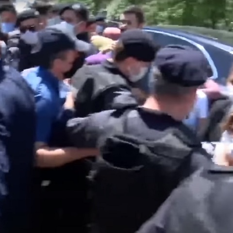 Επίθεση στην αυτοκινητοπομπή του Εκρέμ Ιμάμογλου